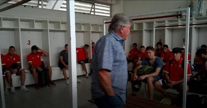 Charla de Meyer al plantel