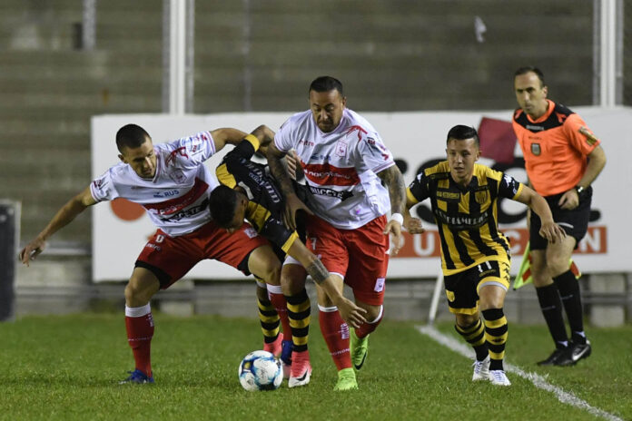 Morón venció a Santamarina
