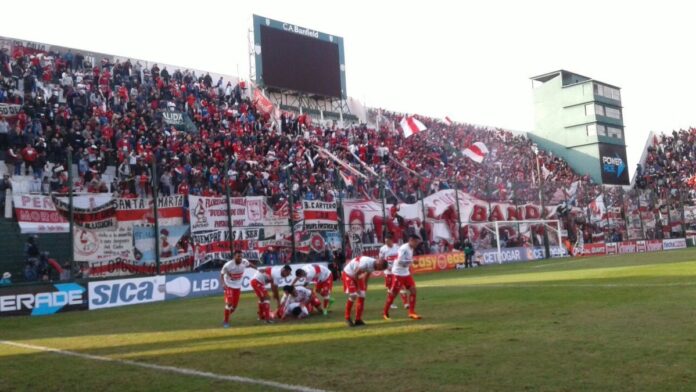 Banderazo en apoyo a Morón