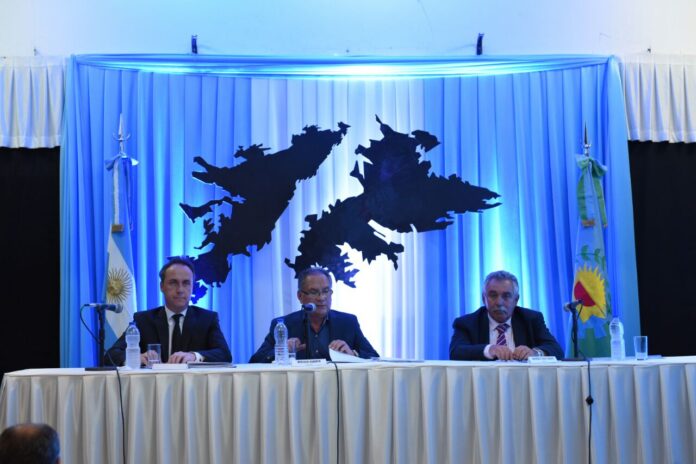 Descalzo en apertura de sesiones