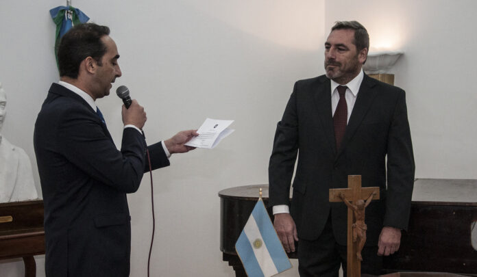 Adrián Flores