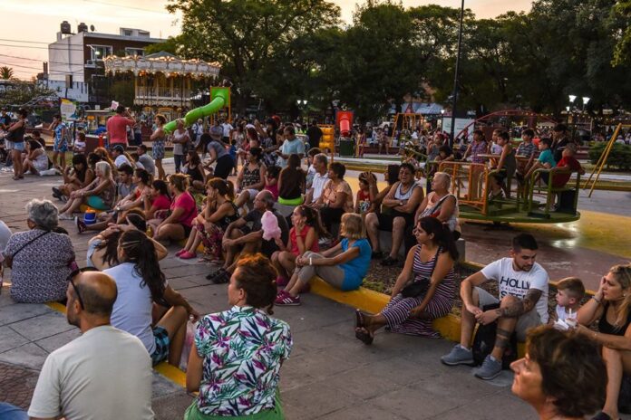 Cine al aire libre en Ituzaingó