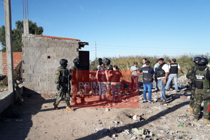 Tiroteo entre policías y narcos en Moreno