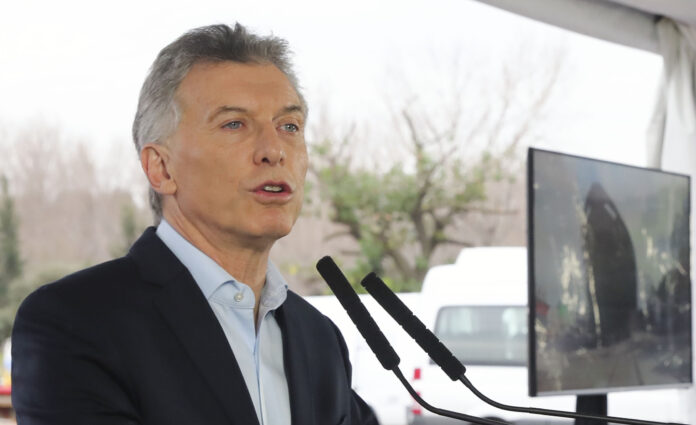 Macri límite a la compra de dólares
