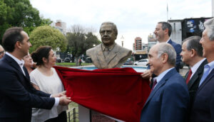 Homenaje a Alfonsín