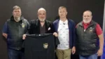 La bandera de la hinchada del Deportivo Morón y el agradecimiento de los héroes de Malvinas