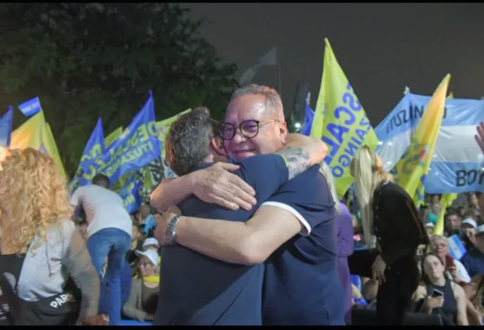 El abrazo entre Pablo y Alberto Descalzo