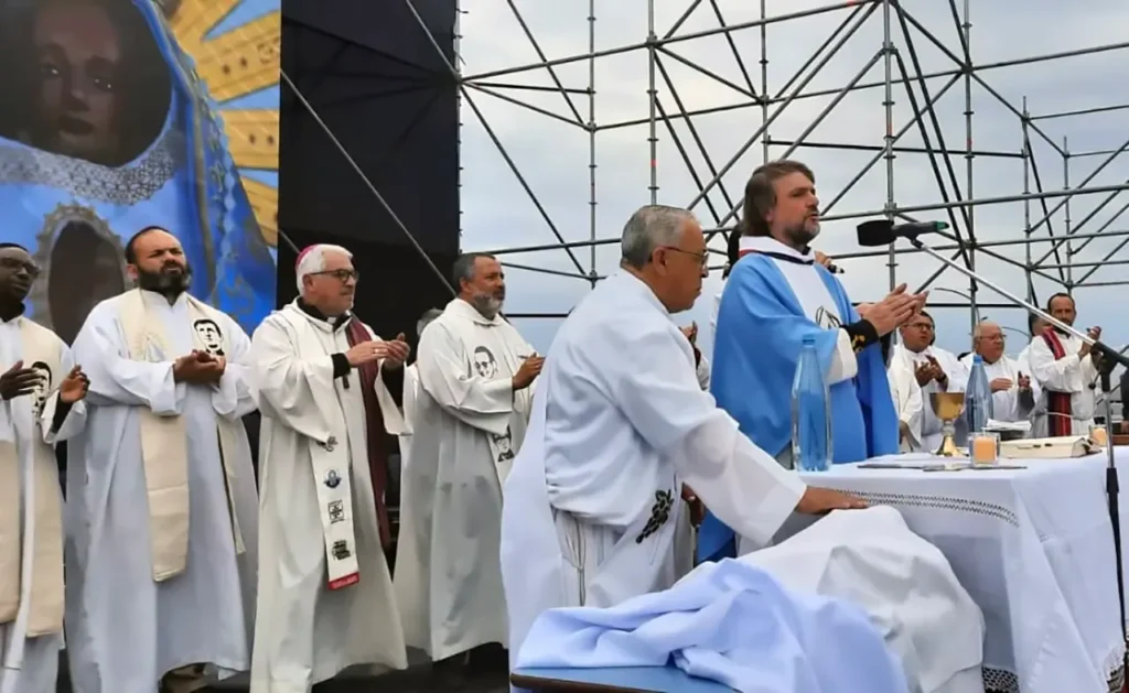 Pedido para que el Papa Francisco visite la Argentina