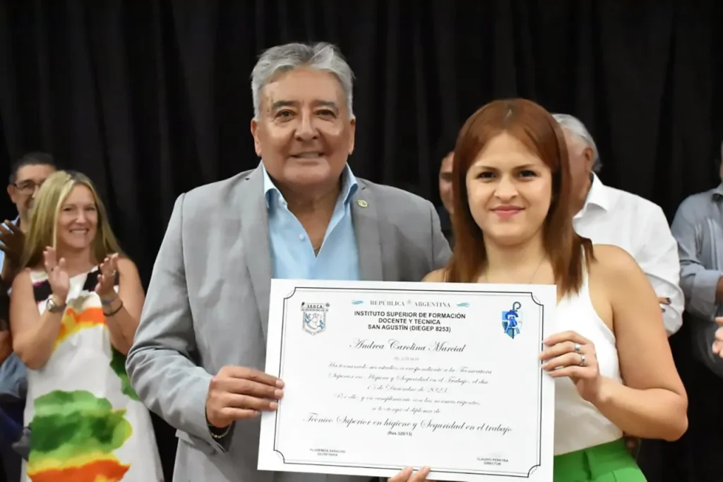 Ledesma entregó diplomas a egresados del SEOCA