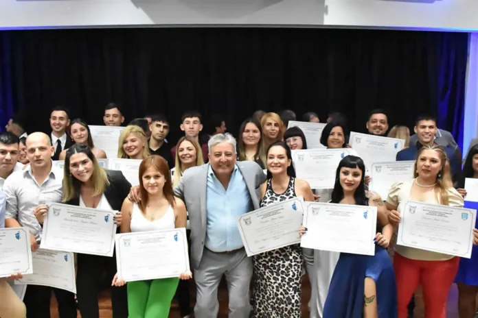 Ledesma entregó diplomas a egresados del SEOCA