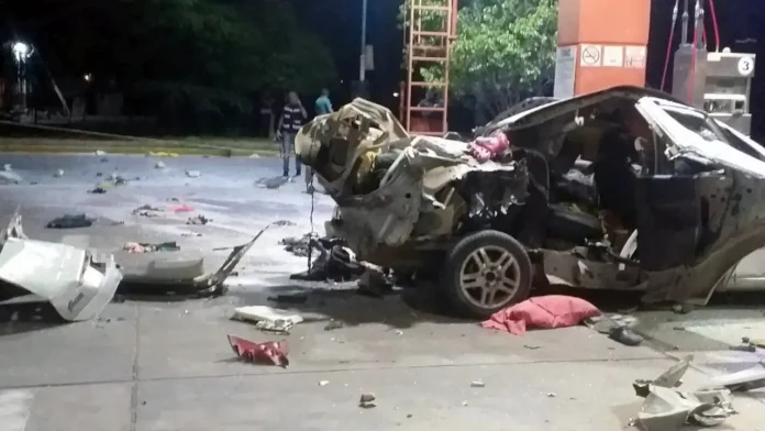 Auto explotado en Salta