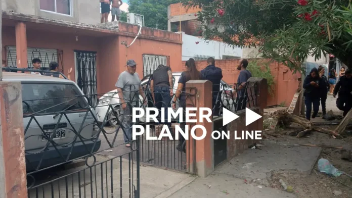 Auto se incrustó en vivienda en Laferrere