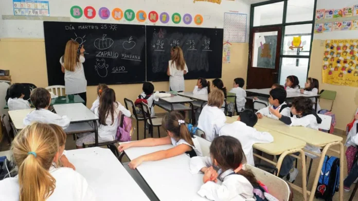 Anuncian aumento en la Ayuda Escolar