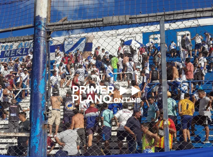 Se cayó parte de la tribuna del Deportivo Merlo