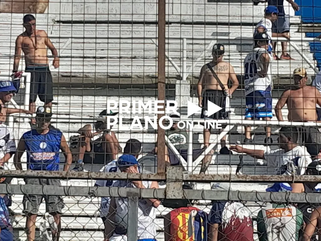 Se cayó parte de la tribuna del Deportivo Merlo