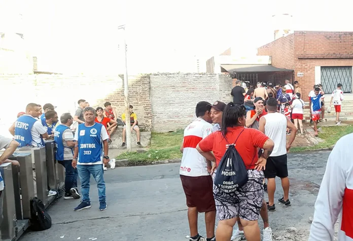 Manguera pinchada en Deportivo Morón