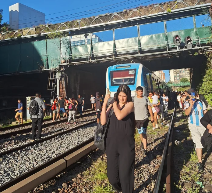 Tren Sarmiento con demoras