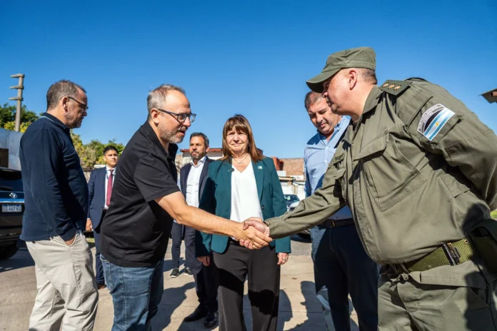 Llegada de gendarmes a Fuerte Apache