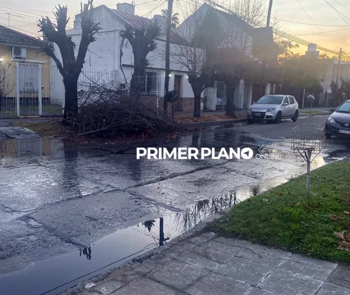 Rotura de caño de AySA en Haedo