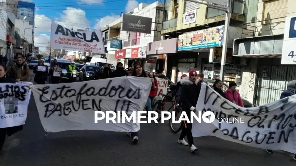 Protesta trabajadores de la ex clínica Constituyentes