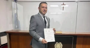 Graduado de la UNLaM juró como juez