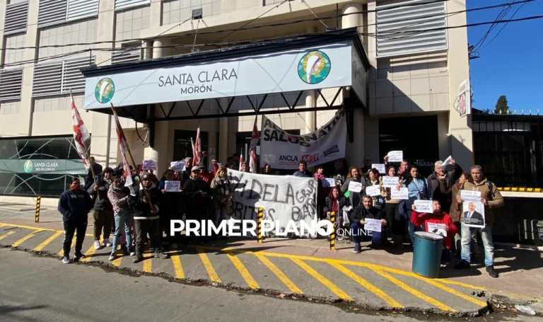 Protesta de trabajadores de la ex clínica Constituyentes