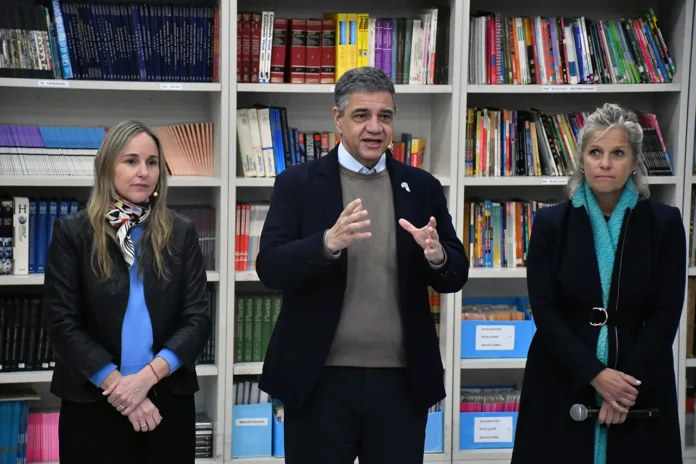Prohíben el uso de celulares en escuelas porteñas