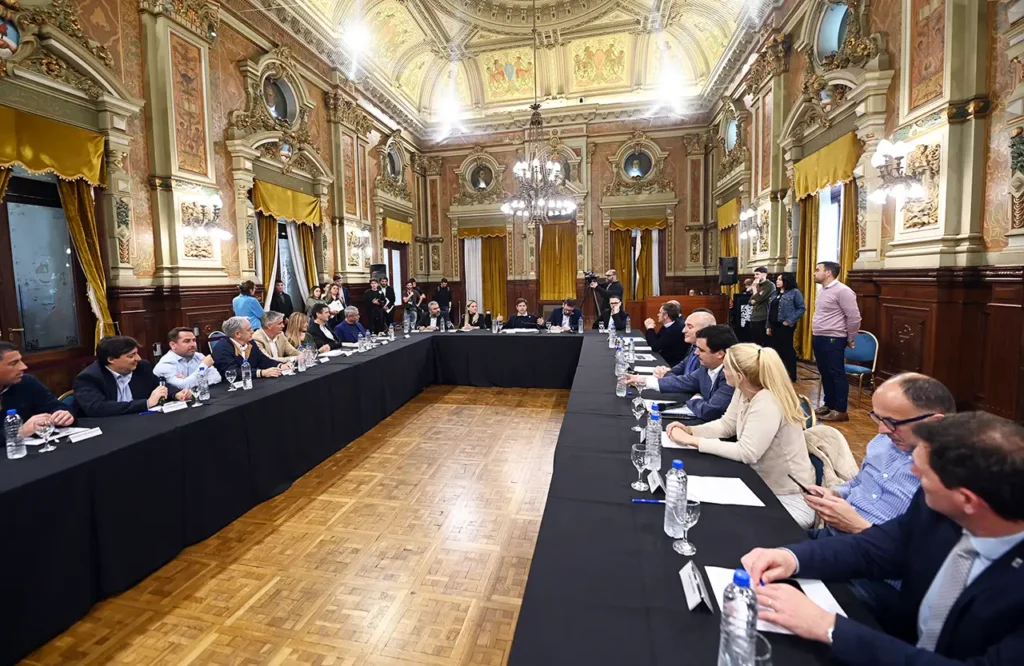 Pablo Descalzo firmó convenio de leasing con Banco Provincia