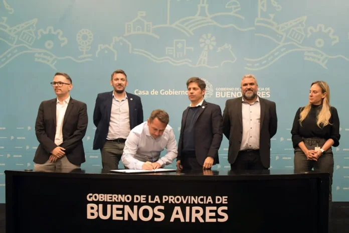 Pablo Descalzo firmó convenio de leasing con Banco Provincia
