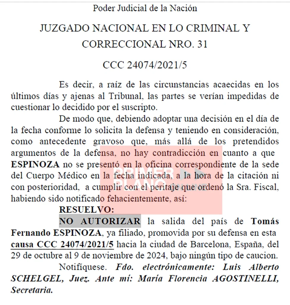 Fallo prohíbe a Espinoza salir del país