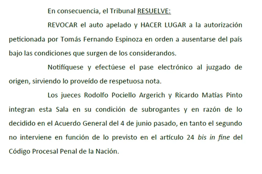 Permiten a Espinoza a salir del país