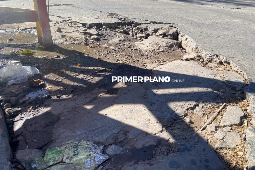 Reclamo bache Castelar