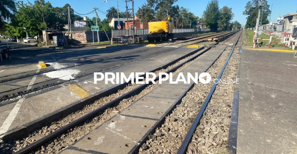 Paso a nivel de Santa Rosa cerrado