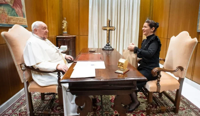 Para Francisco recibió a Mariel Fernández