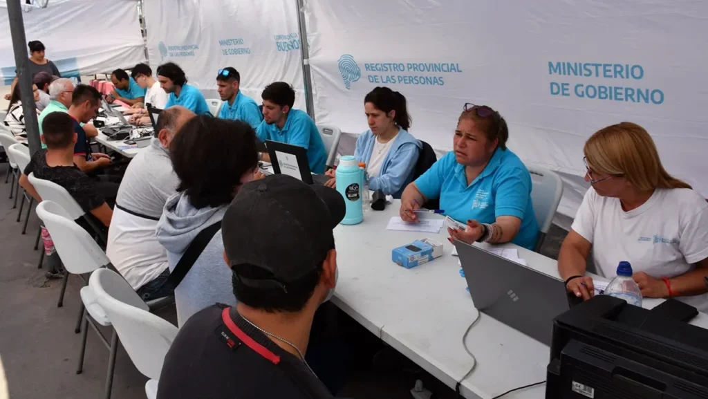 Operativo de documentación en Morón