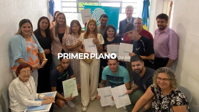 Entrega de partidas de nacimiento en Ituzaingó