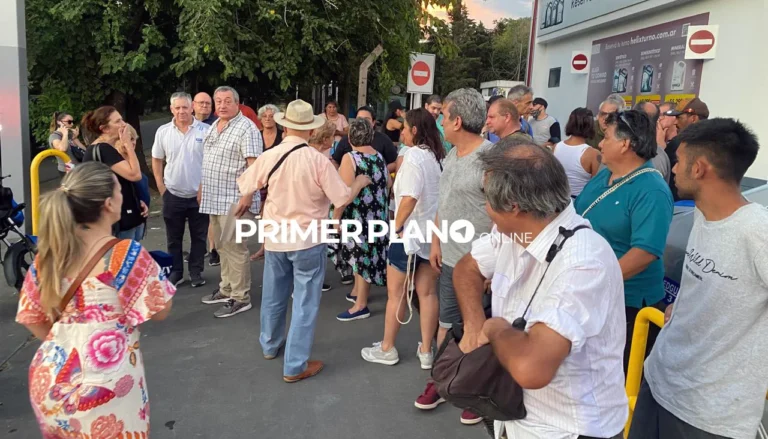 Protesta vecinal por reincorporación de policías en Ituzaingó