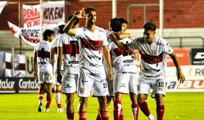 Morón goleó a Defensores Unidos