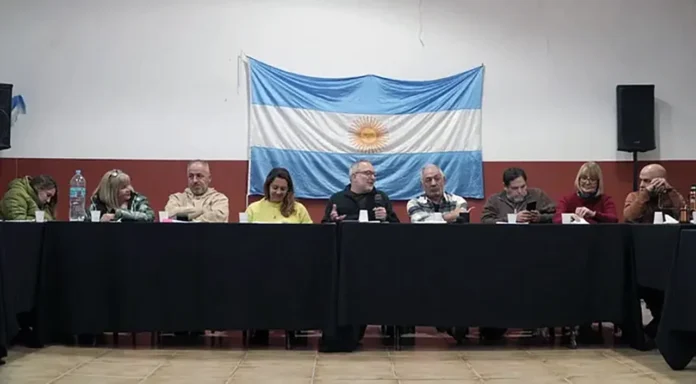 Mesa política Argentina con Cristina en Morón