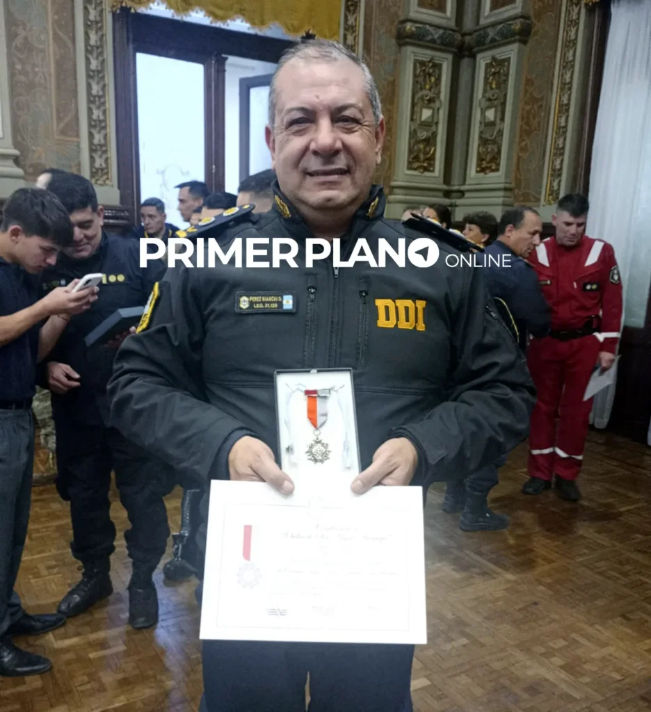 Kicillof distinguió a policías