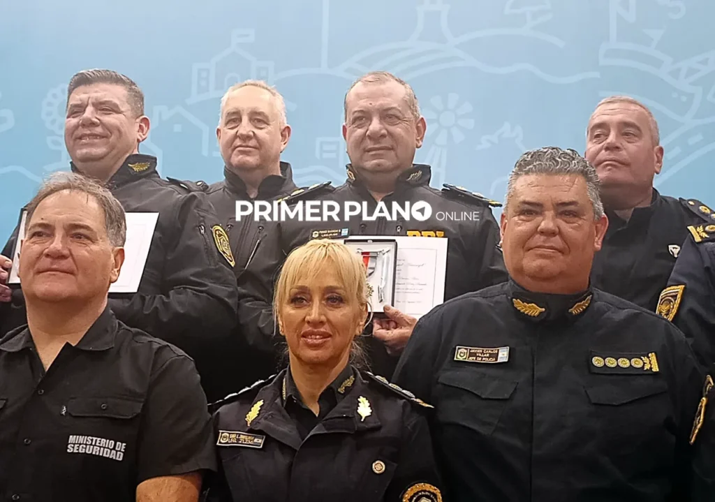 Kicillof distinguió a policías