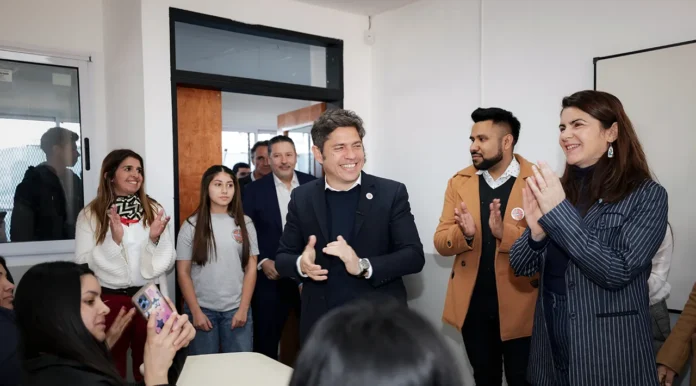 Kicillof y Mariel Fernández inauguraron escuela en Moreno