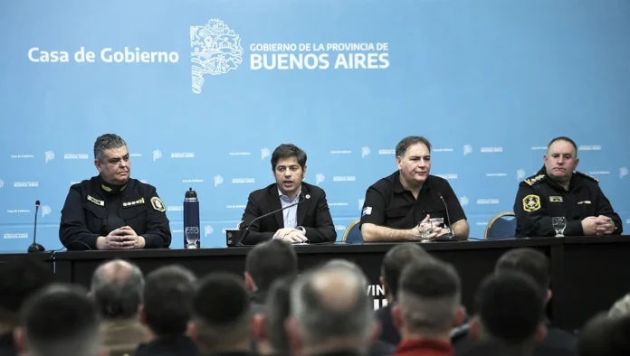 Kicillof distinguió a policías