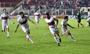 Morón venció a Chicago
