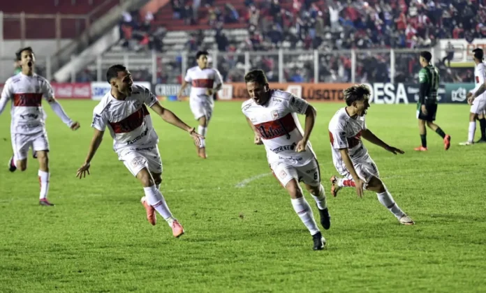 Morón venció a Chicago
