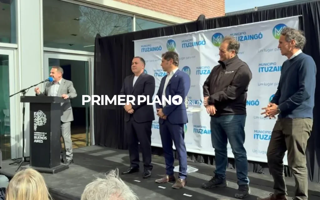 Entrega de patrulleros en Ituzaingó