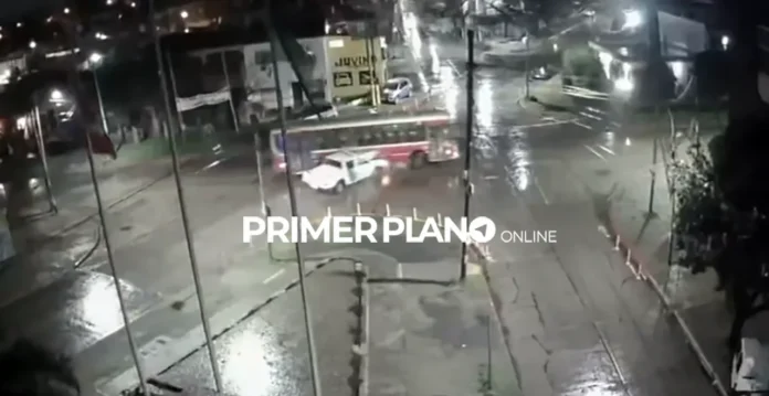 Choque auto y patrullero en Moreno