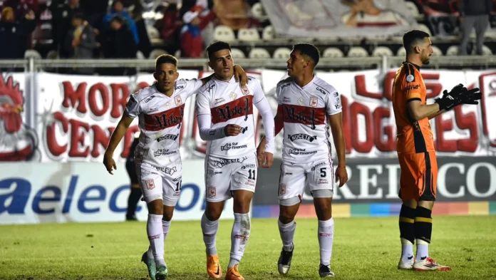 Morón goleó a Mitre