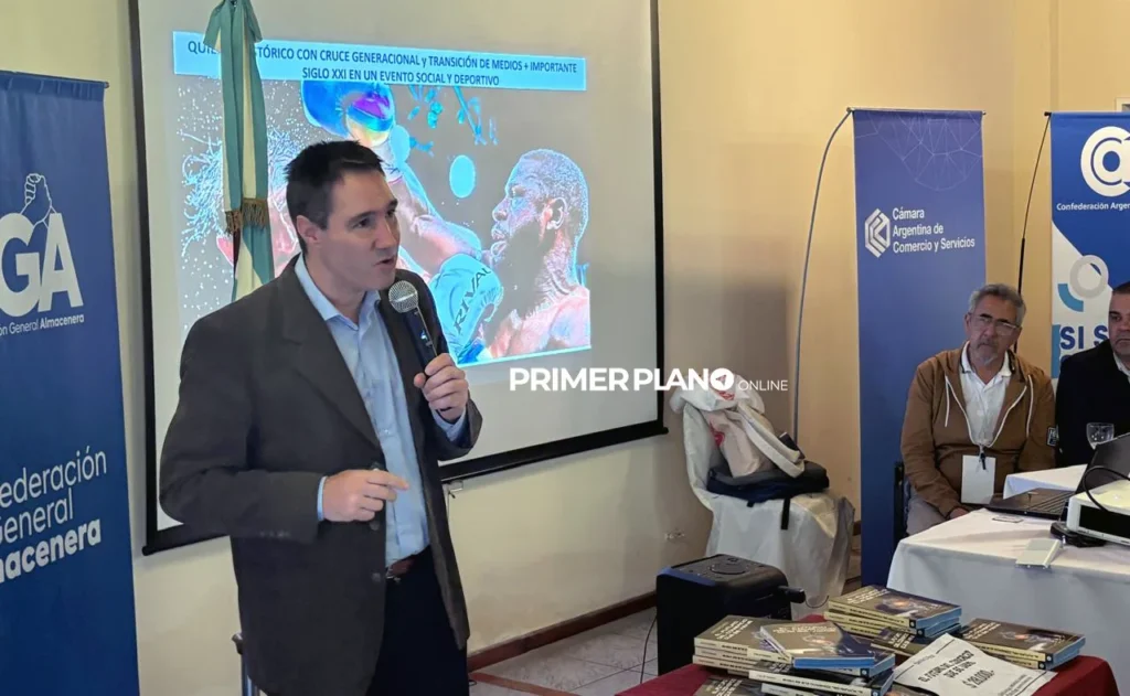 Disertación de Damián Di Pace en Morón