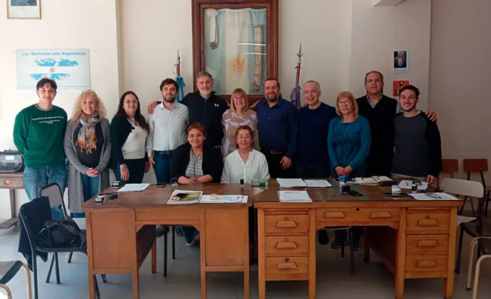Capacitan a adolescentes en maniobras de RCP
